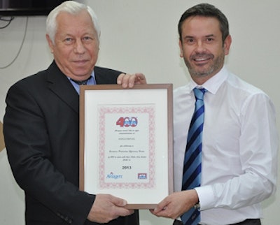 E. Hvorostina, Agrokomplex, receives the certificate for becoming part of the Arbor Acres 400 Club.