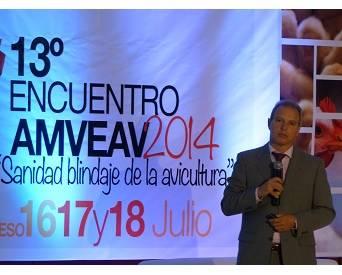 Reynaldo Brouwer, de Vencomatic, durante una de las presentaciones sobre automatizaci&oacute;n y calidad del huevo incubable.