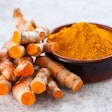 Whole and ground turmeric (matka_Wariatka | BigStockPhoto)