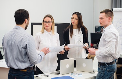 feed-formulation-people-gathered-around-laptops