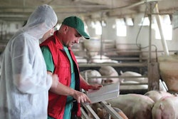 pig-farm-veterinarian-1607