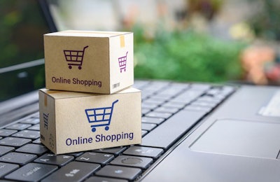 E-commerce is becoming more and more of a powerhouse in the pet food world; unsurprisingly, the current pandemic is playing a part. | (William Potter | Shutterstock.com)