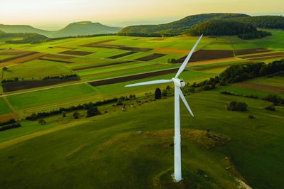 While the EU wants to promote organic farming, some question if there are enough certified feed ingredients available for poultry and livestock farmers to convert from traditional to organic feed. (Mlenny | iStock.com)