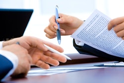 Signing Contract Aymanejed Pixabay com