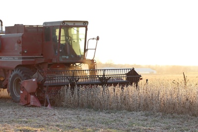 Tractor In Field Harvesting Soybeans Taylormariecasey13 Pixabay