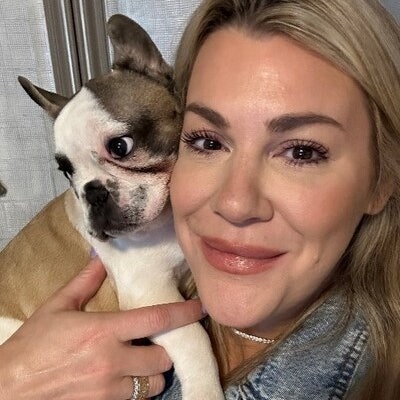 Comedian Heather McMahan will act as the virtual host of the Viewer's Choice Awards being held during the 2024 AKC National Championship presented by Royal Canin.