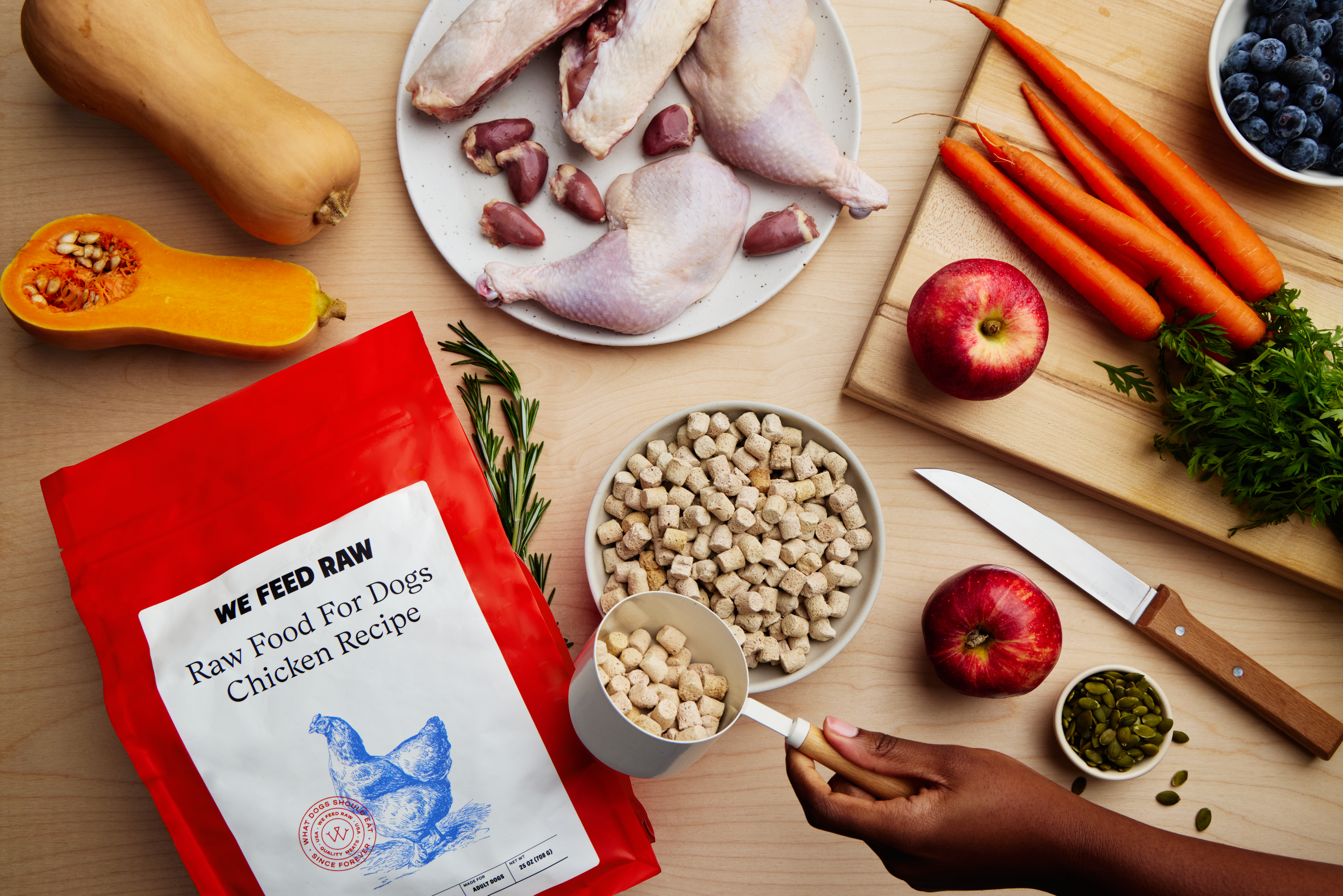 We Feed Raw offers customized, complete and balanced raw meals frozen and cold-shipped to customers, including beef, chicken, lamb, turkey and duck.