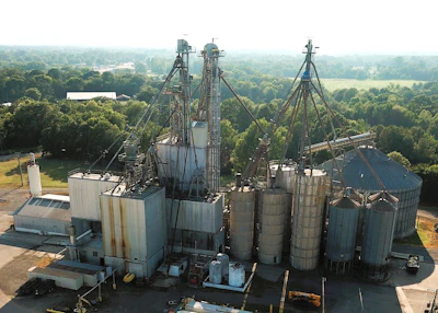 Wayne-Sanderson Farms maintained feed production at the original mill throughout construction of the new facility, located on the same 21-acre property.