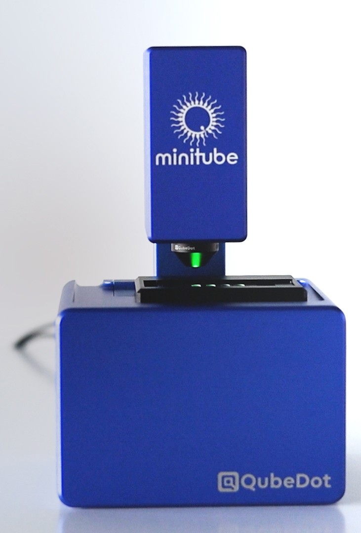 Mini Qube Reddot