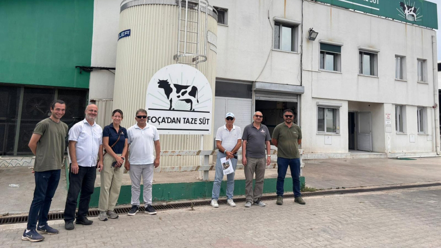 U.S. Grains & BioProducts Council (USGBC) Deputy Regional Director for Europe and the Middle East Ana Mar&iacute;a Ballesteros (third from left) and USGBC Regional Director for Europe, the Middle East and Africa Ramy H. Taieb (second from right) recently traveled to T&uuml;rkiye to meet with dairy industry stakeholders about the benefits of U.S. distiller's dried grains with solubles (DDGS).
