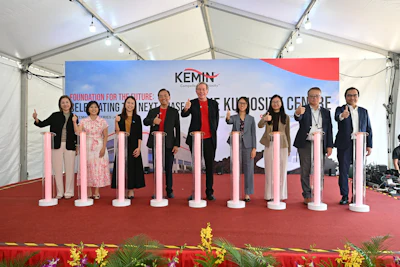 Joyce Wong (JTC Corporation), Hong Yi (JTC Corporation), Christine Wong (JTC Corporation), Dr. Tan Hai Meng (Kemin), Dr. Chris Nelson (Kemin), Kelly Lai (Singapore Economic Development Board), Mei Chun Fong (Singapore Economic Development Board), Naoki Yoneyama (SMCC), and Richard Vergara (SMCC) participate in the foundation-laying ceremony for the Kuriosity Centre.